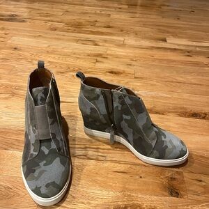 Camo platform heels